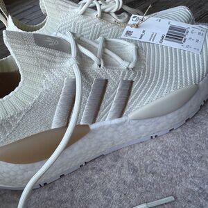 Adidas Women's Off-White Sneakers